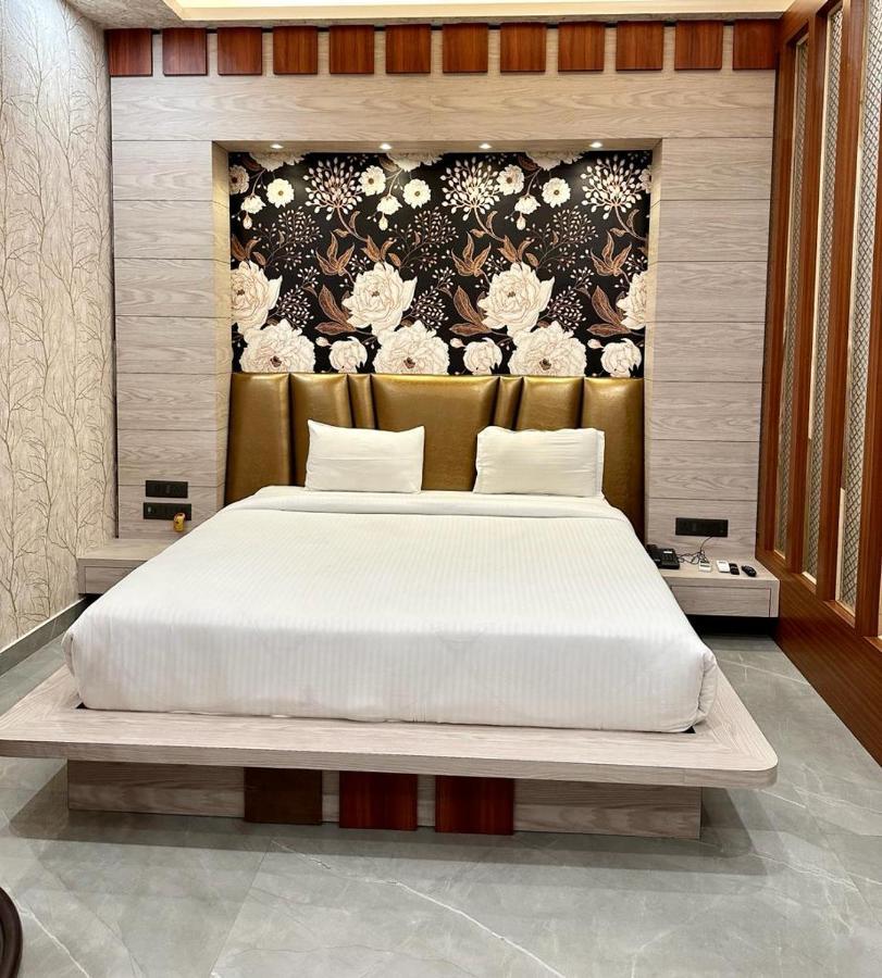 Royal Heritage Hotel & Resort Ayodhya Exterior photo